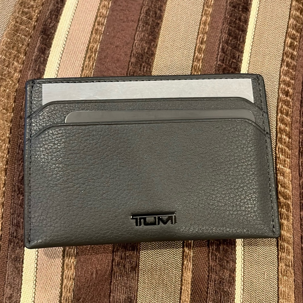 Tumi men’s wallet clip